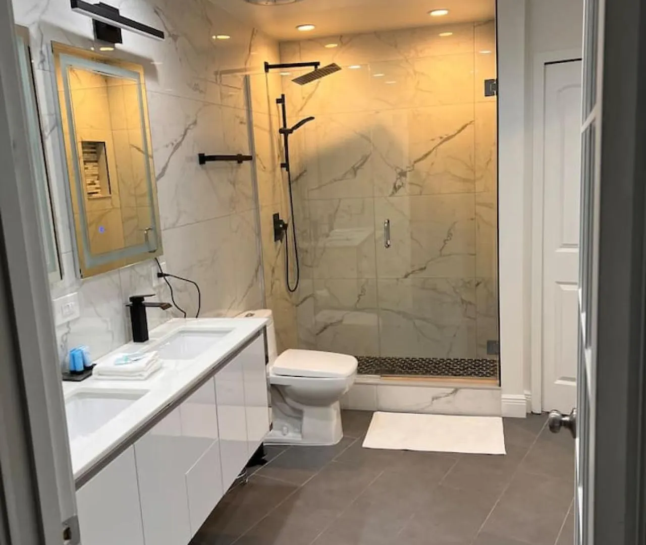 Penthouse Downtown Orlando 2 Beds 2 Baths Apartment