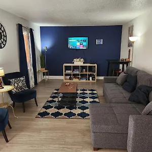 Centauri Vacation Rentals: 2-bedroom Getaway With Free Parking Apartment