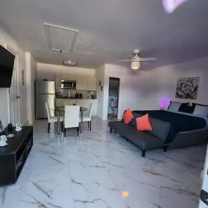 Happy Place Apartment